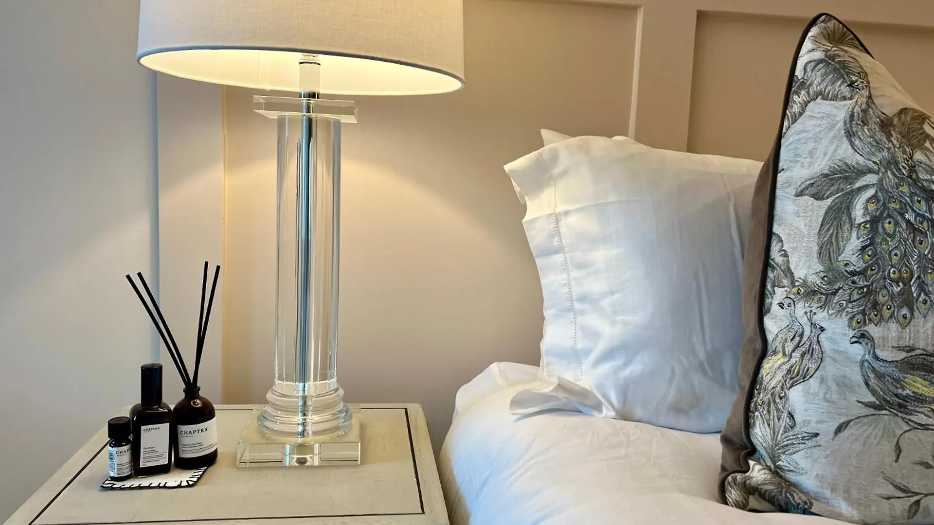 شقة The Noir Blanc Retreat At Ryedale House يورك
